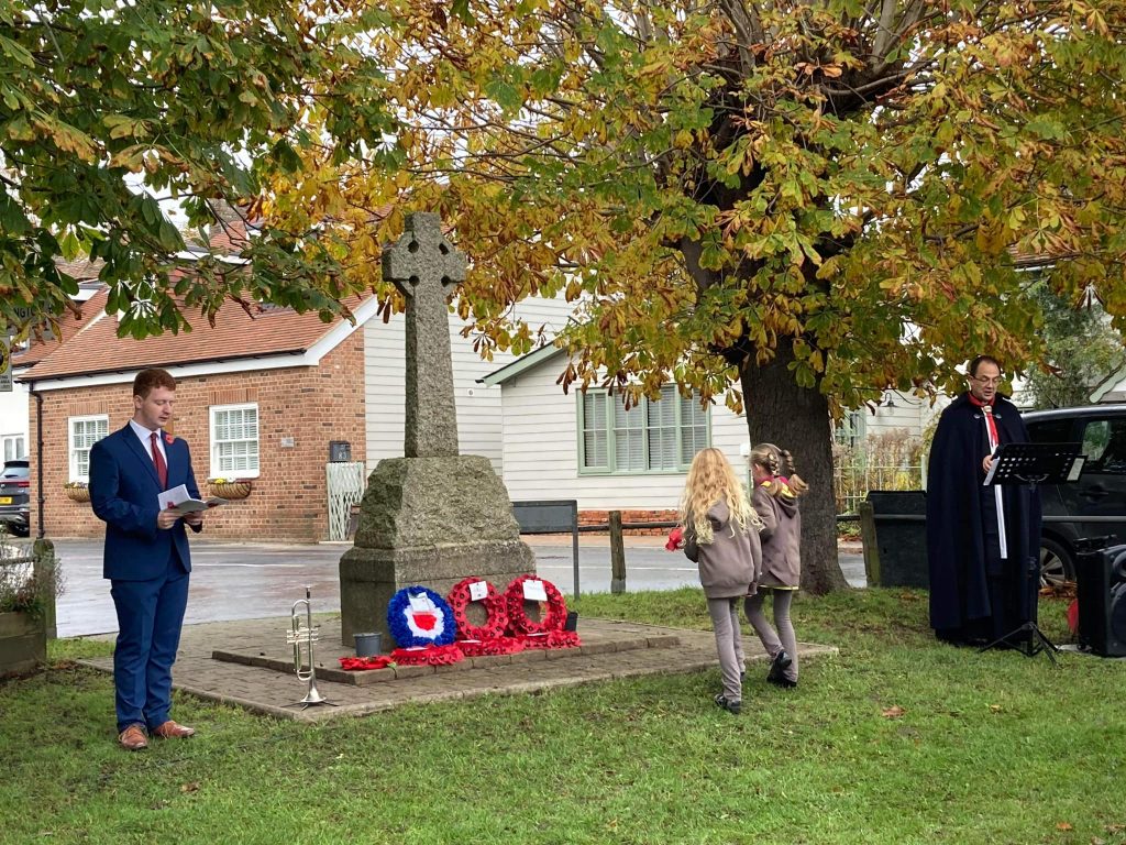 Shepherdswell, Brownies laying a wreath, Remembrance